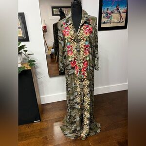 Gorgeous Camo embroidered maxi dresss. Size L. NWOT.